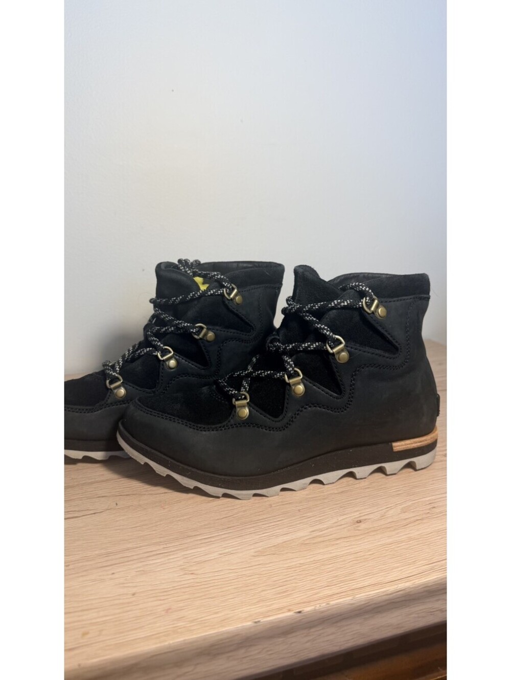 Women’s Sorel Sneakchic Alpine Ankle Boots 8 Black Lace Up